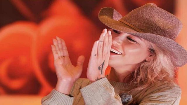 Gülben Ergen, Amerikan Turnesine Renkli Bir Başlangıç Yaptı!