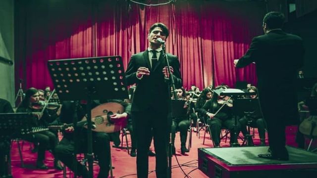 HEM OYUNCULUKTA HEM MÜZİKTE İDDİALI