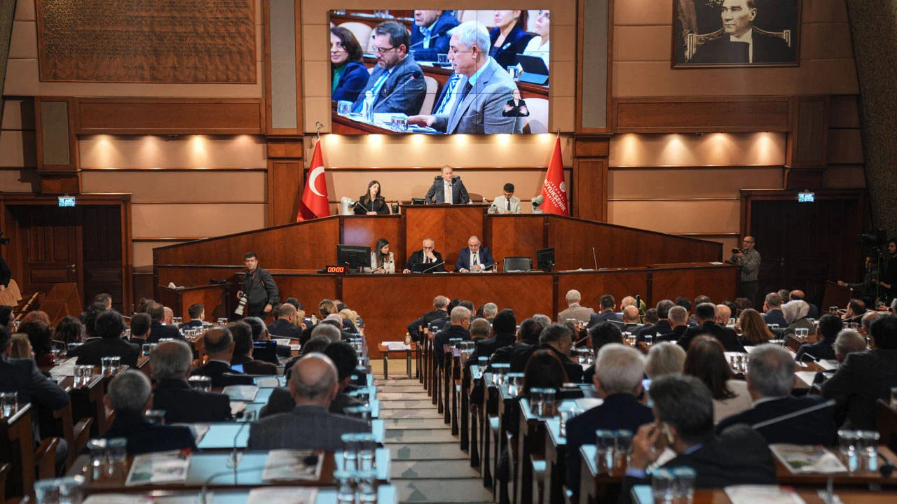 İBB Meclisi'nde AKP'li üyelerden tahsis iptali!