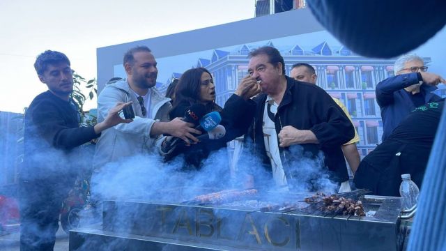 Kebap Şöleninde İbrahim Tatlıses Rüzgarı