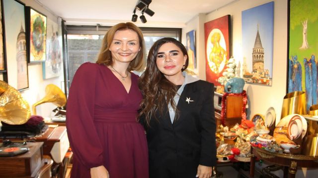Zeynep Bugay, adını Pia olarak değiştirdi!